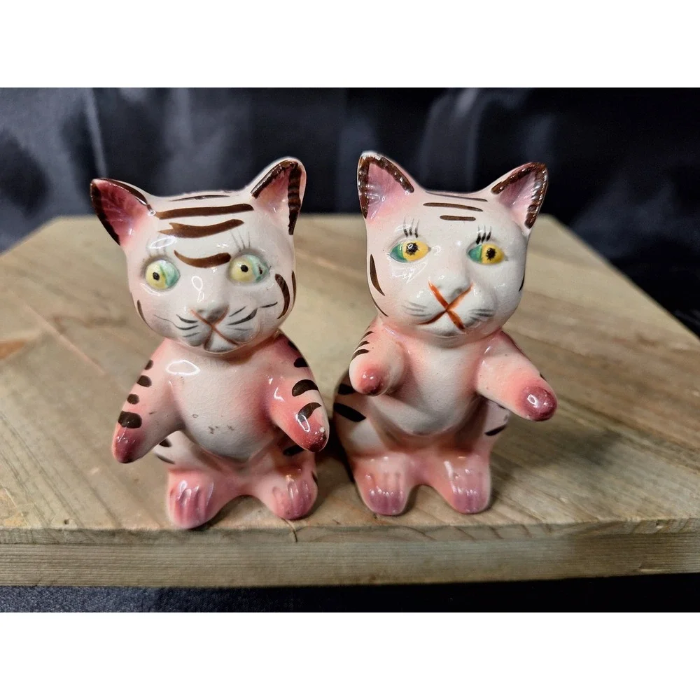 Vintage 1940s Kitsch Pink Tabby Cat Ceramic Salt & Pepper Shakers Occupied Japan